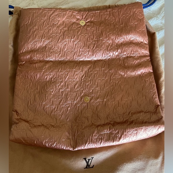 LOUIS VUITTON Saumon Monogram Limelight
Clutch Bag - Picture 13 of 14